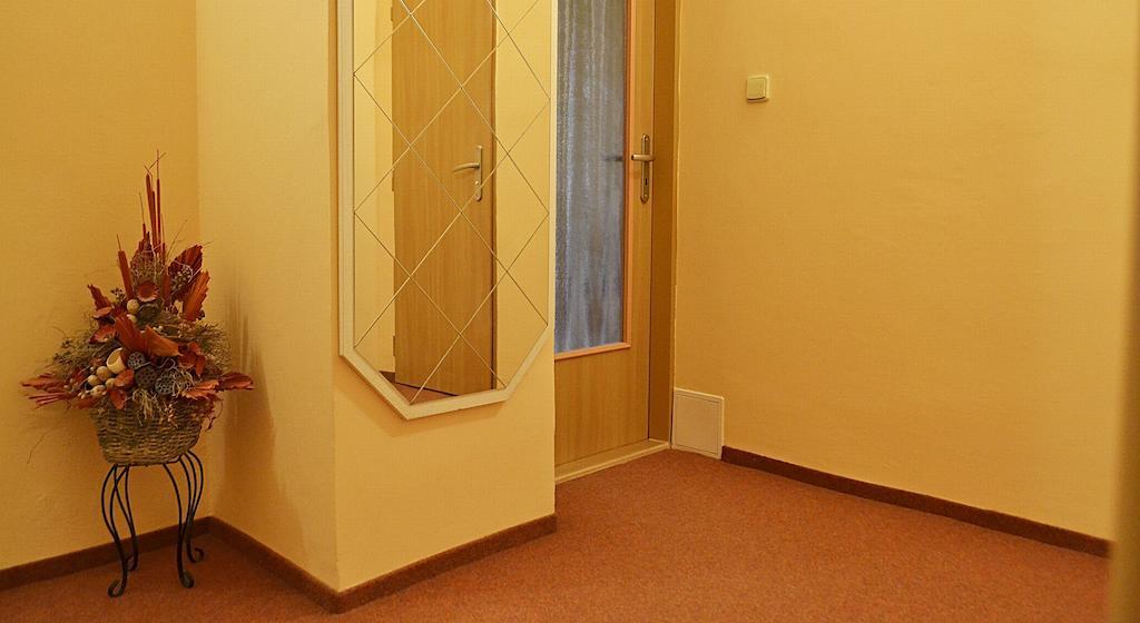 Apartman Namesti Hostinne Bagian luar foto